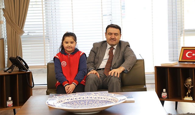 ''Sözümün arkasındayım'' dedi, arkadaşlarını valinin makamına götürdü!