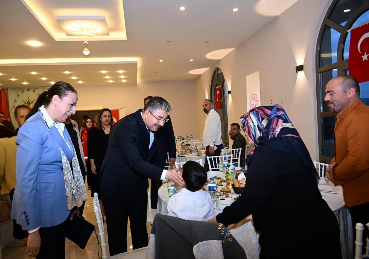Aile sıcaklığını yaşatan ailelere teşekkür etti