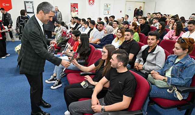 Uşak'ta evlenecek çiftlere bir destek de Vali Aktaş'tan;
