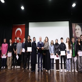 "Tiyatro sadece bir sanat dalı değil, aynı zamanda güçlü bir eğitim aracıdır"
