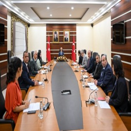 "Devletinize ve onu yönetenlere güvenin"