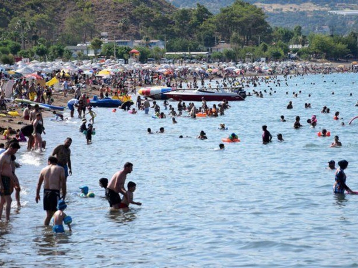 Antalya'da otellerde yer bulamayan Vali’den yardım istiyor