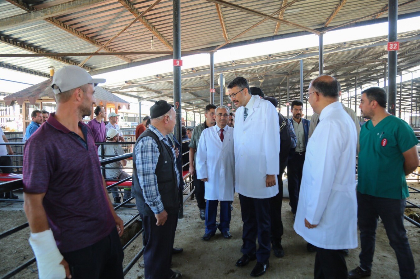 Vali Çelik: İbadete yakışmayan görüntülerden uzak duralım;