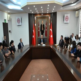 Vali Erin'den öğrencilere övgü dolu sözler