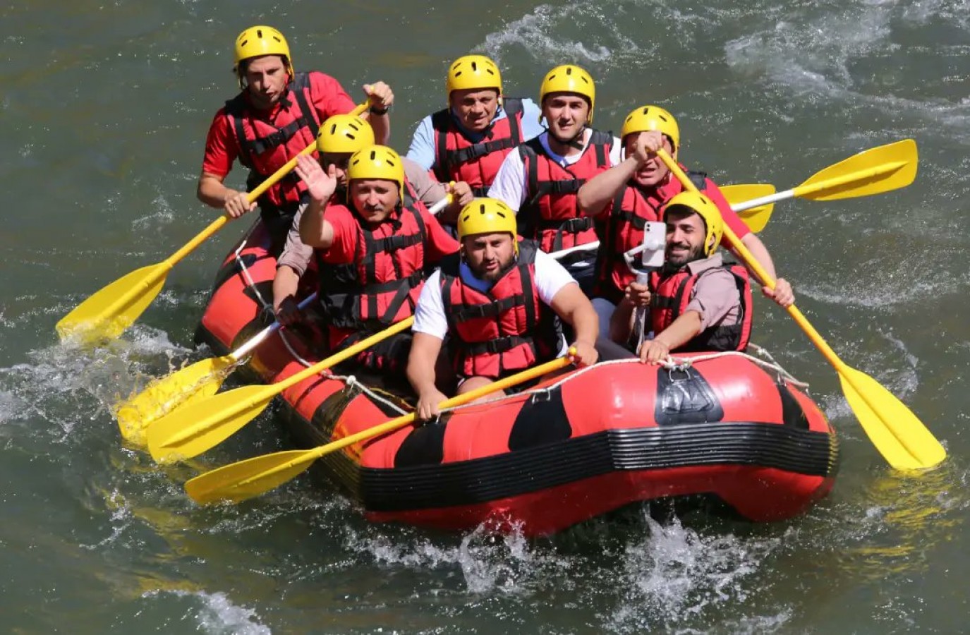 Vali Çiçek rafting yaptı;