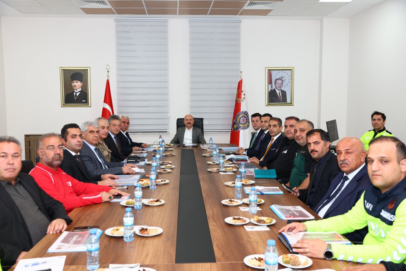 Vali Varol: “Araçlarınızı kış şartlarına uygun hale getirin”;