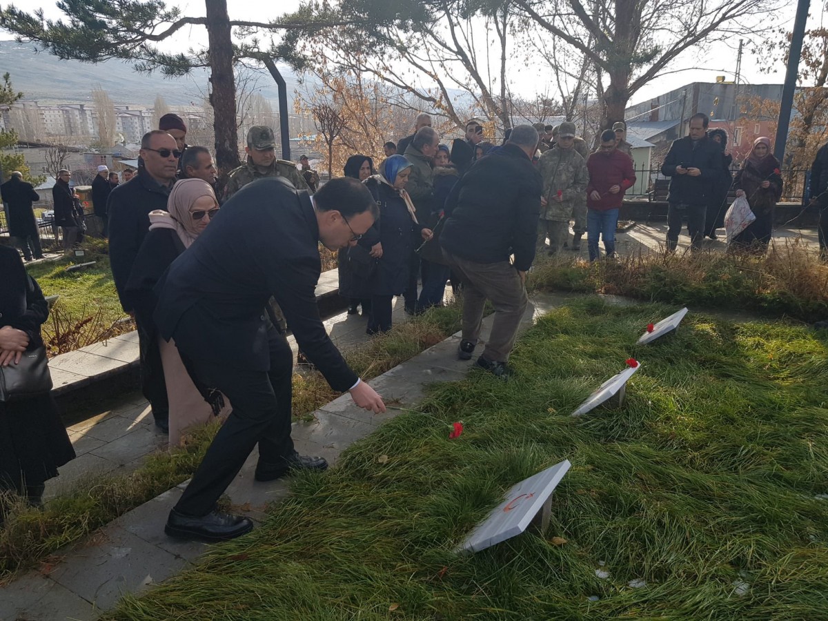 Yangında şehit olan 65 asker dualarla anıldı;