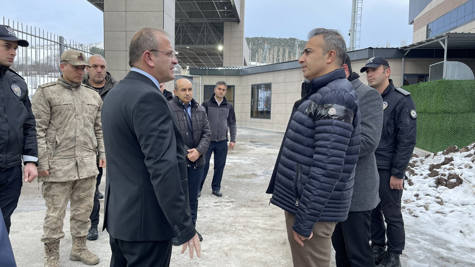 Gümrük kapısında inceleme yaptı
