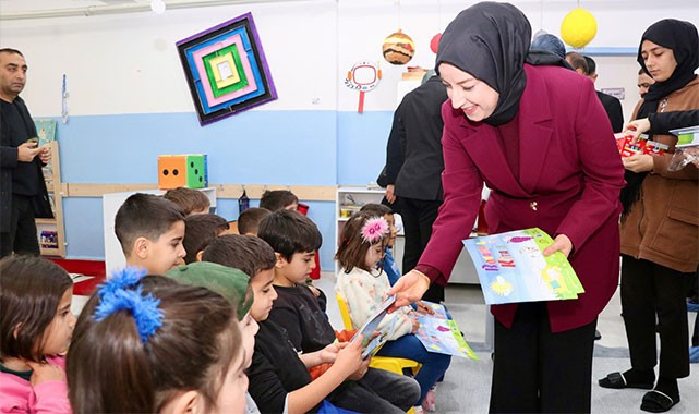 Vali Kızılkaya'nın eşi Nurten Kızılkaya'dan miniklere ziyaret: Çocukların neşesine ortak oldu!