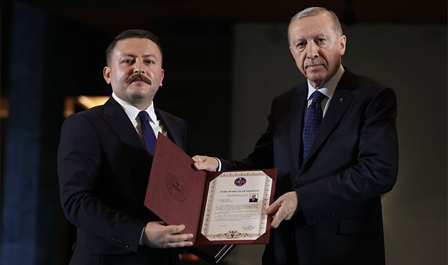 Hatay Vali Yardımcısı Cafer Ekinci'ye Cumhurbaşkanı Erdoğan'dan üstün hizmet ödülü!