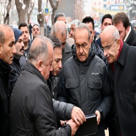 Vali Yavuz, sahada vatandaşın taleplerine kulak verdi