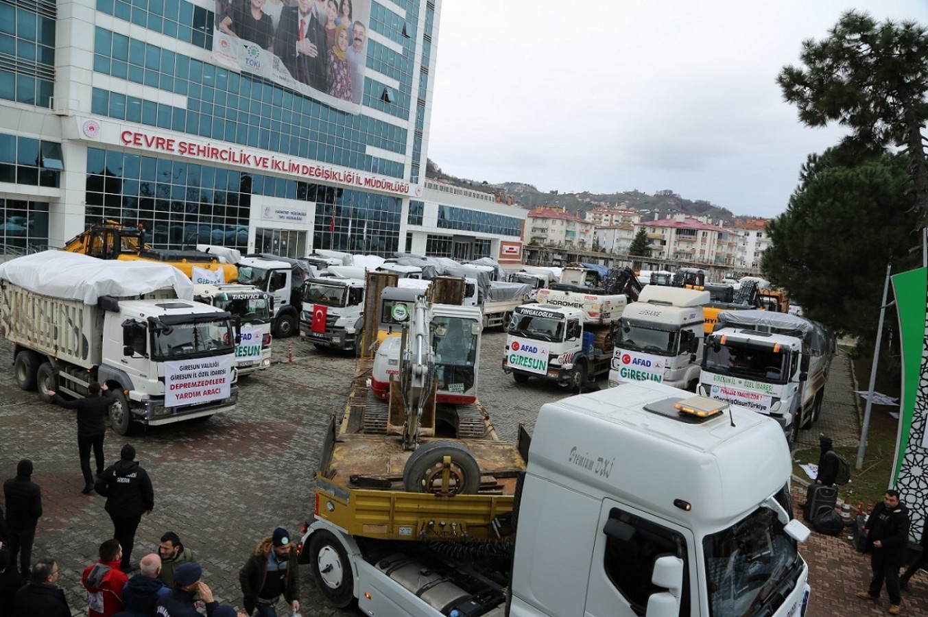 Giresun’dan deprem bölgesine yardım konvoyu;