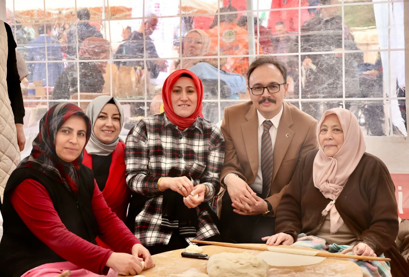 Kadınlardan depremzedeler için yardım kermesi;