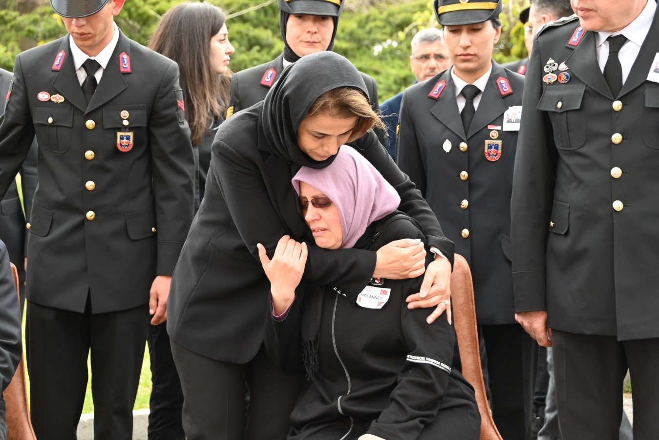 Şehit ailesini yalnız bırakmadı