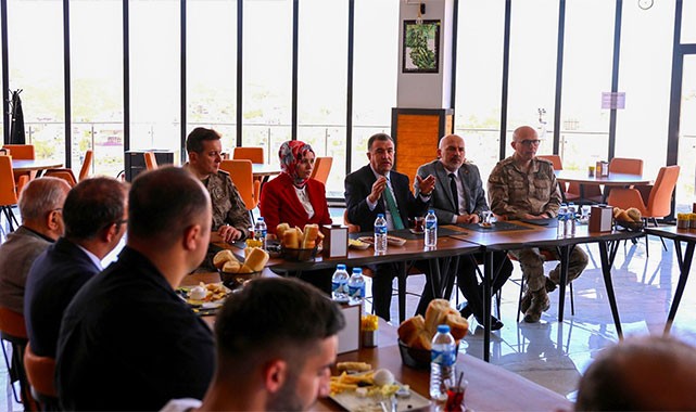 Vali Eldivan, yerel basınla kahvaltıda buluştu: Sizlere destek vermeye devam edeceğiz