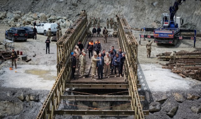 TSK'nın, Hakkari'de heyelan bölgesine kurduğu köprü tamamlandı