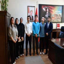 Çamoluk’da umre ödüllü yarışmada dereceye giren öğrenciler ödüllendirildi