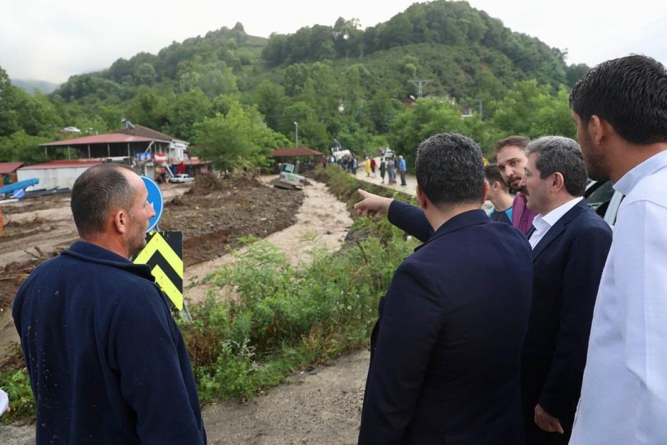 "Yağıştan etkilenen vatandaşlarımızın yanındayız"