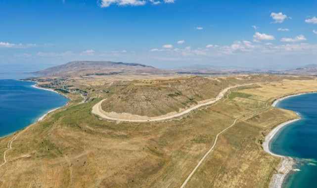 “Van Gölü Sahil Yolu, turizme güç katacak”