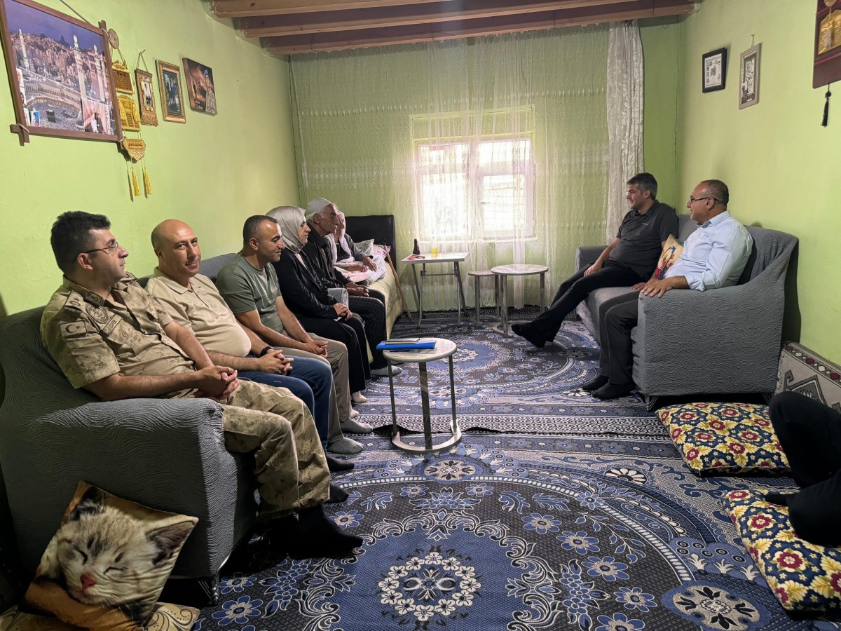 Kaymakamdan, ilçenin asırlık çınarına vefa ziyareti;