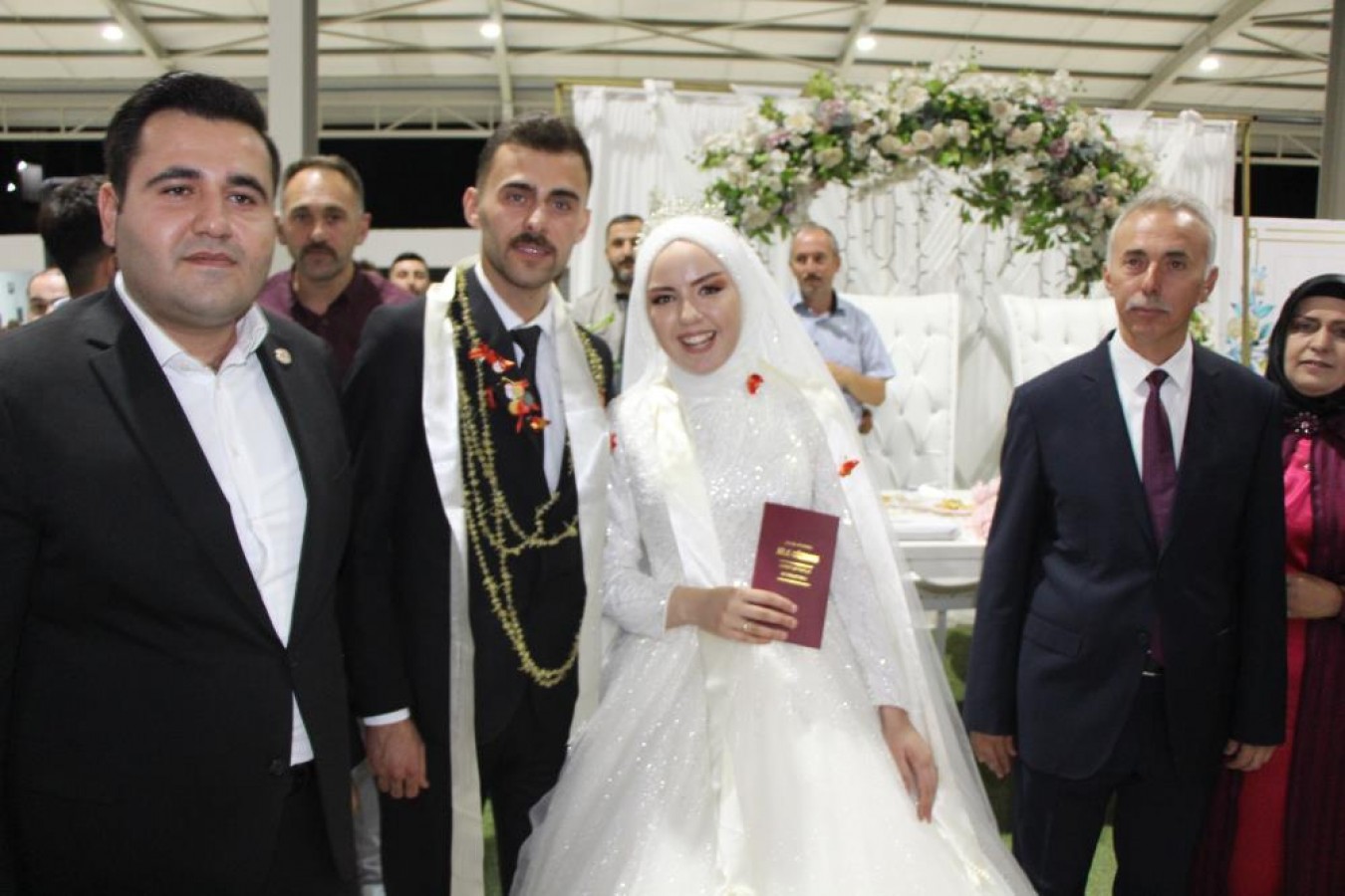 Kaymakam damada altın yerine bamya taktı;