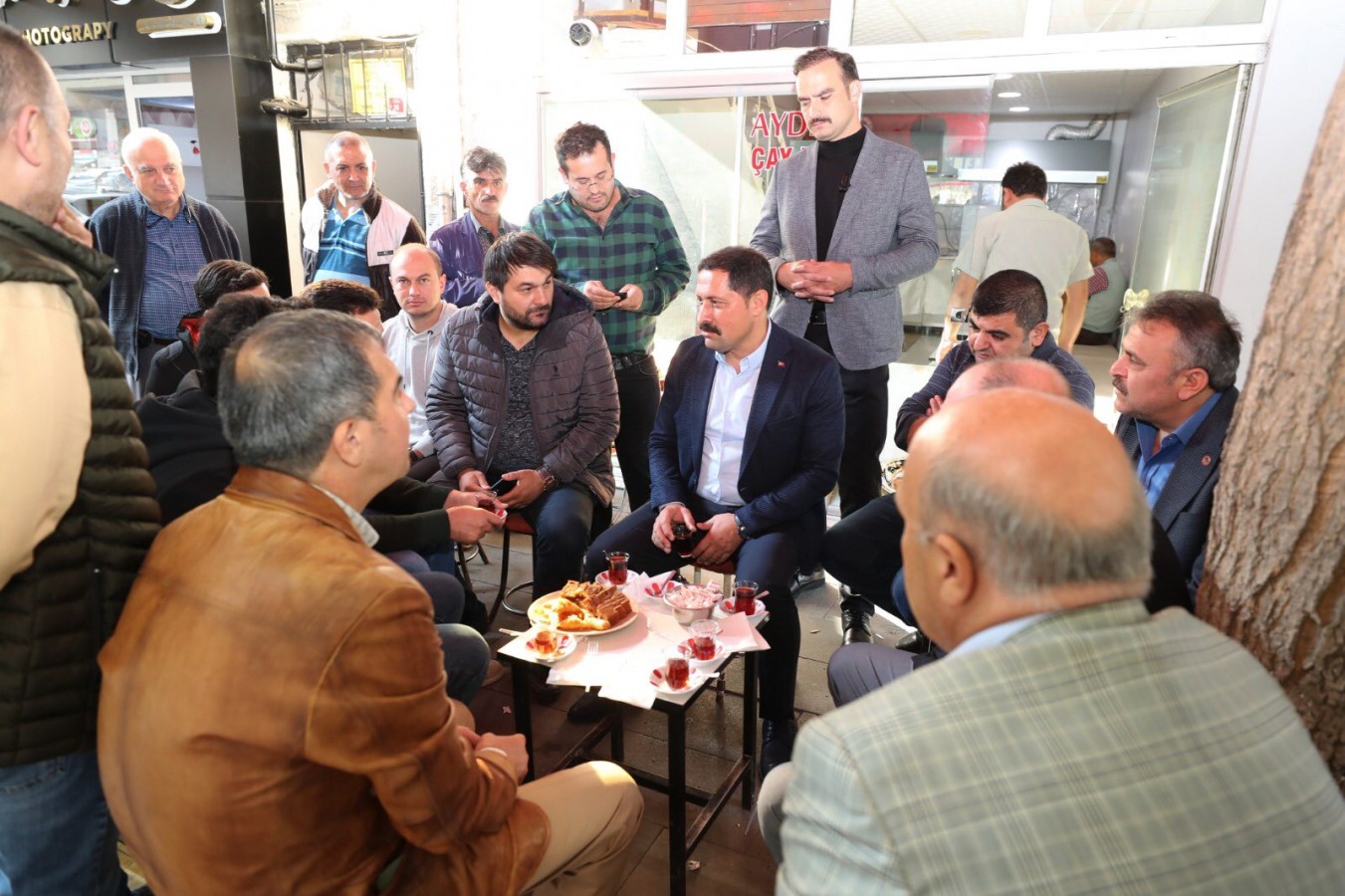 Çay eşliğinde esnafla Amasya sohbeti