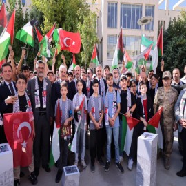 Kampüse açılan Gazze Sokağı'nı gezdi