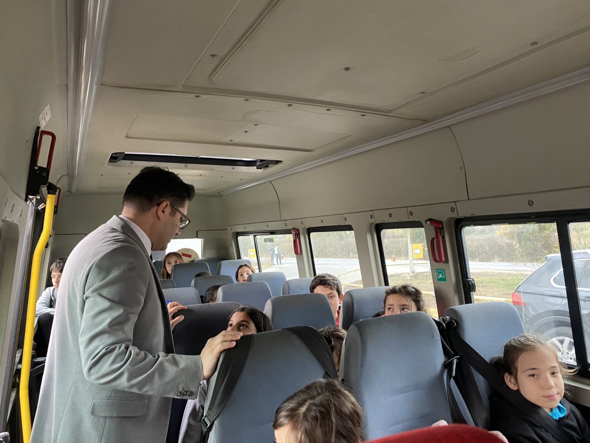 Öğrenci taşıyan servisleri denetledi