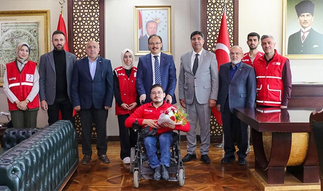 Vali Kızılkaya, Kızılay Haftası'nı unutmadı:  “Nesiller değişse de hilale adanmış yürekler değişmez”