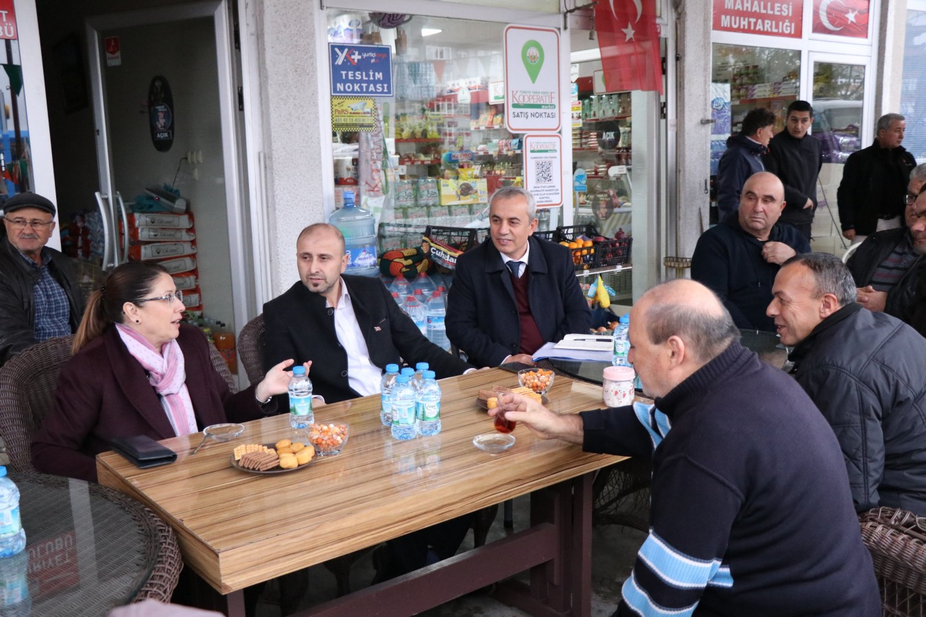 Mahallelerin sorunlarını mahalleliden dinledi;
