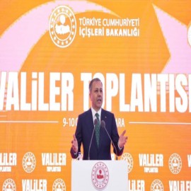 "Valilere kibir değil tevazu yaraşır"