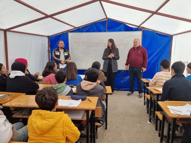 Çadırda sınava hazırlık;
