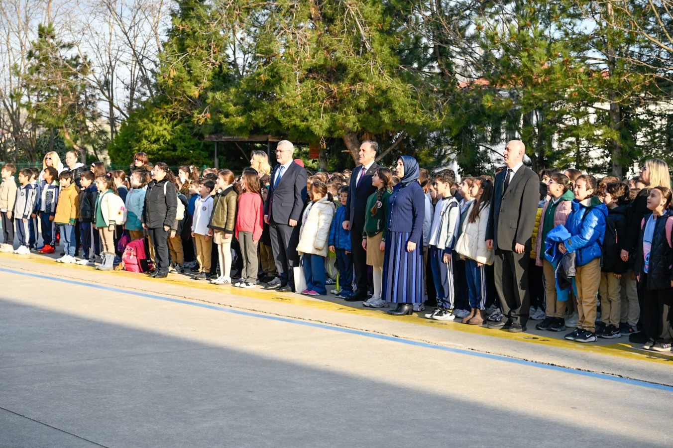 Vali Usta, öğrencilerle birlikte İstiklal Marşı'nı okudu