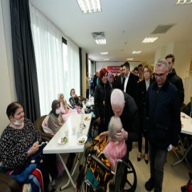 Maltepe Huzurevi’nde yangın çıktı, Vali inceleme yaptı