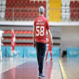 İsimler formalarda, kahramanlar kalplerde