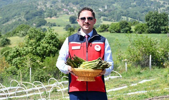 ''Alın terini berekete dönüştüren çiftçilerimiz sayesinde bu topraklar yaşıyor'';