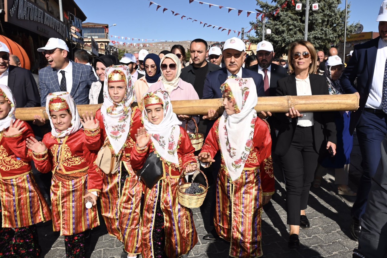 Yarım asırlık Ürgüp Bağ Bozumu Festivali başladı