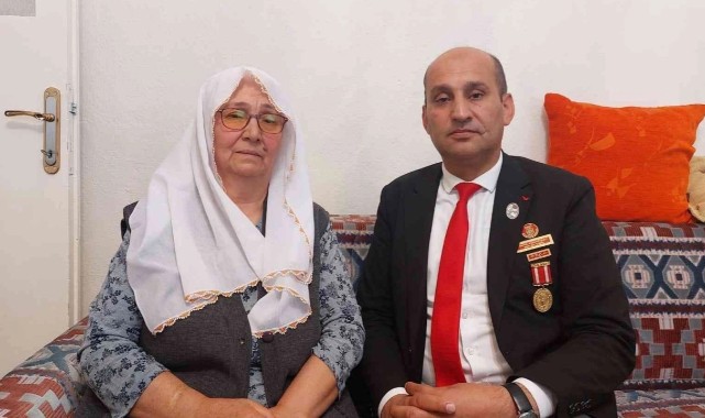 Kimlik alamayan şehit annesinin kimliği ayağına gitti