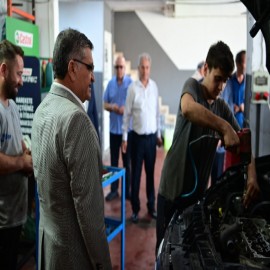 "Öğrencilerimizin hem lise diplomaları hem de ustalık belgeleri oluyor"