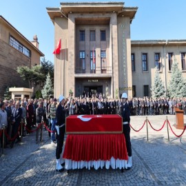 Afyonkarahisar Vali Yardımcısı İhsan Ayrancı Valilik önünde son yolculuğuna uğurlandı!