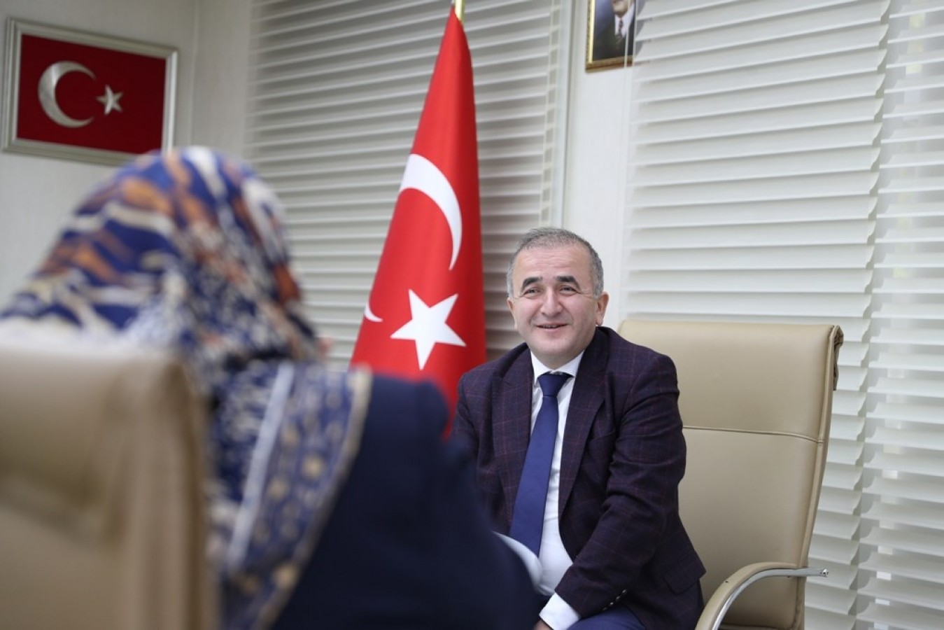 Halk Günü’nde vatandaşların sorunlarını dinledi;