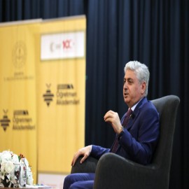 "Öğretmen bir öğrencinin kalbine umut ektiğinde bir milletin geleceği şekillenir"