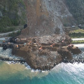 Karadeniz Sahil Yolu'ndaki heyelandan acı haber