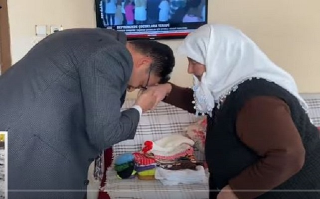 Düvesini satan Sarıgül nine, parasını depremzedelere bağışladı