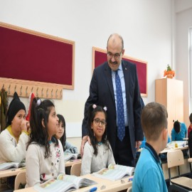 Vali Ustaoğlu'dan öğrencilere nasihat