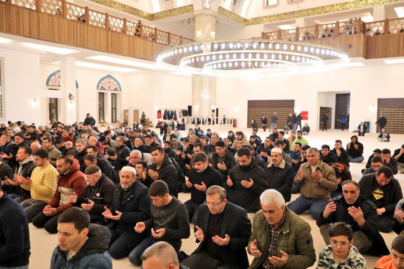 Camiler teravih namazı için doldu