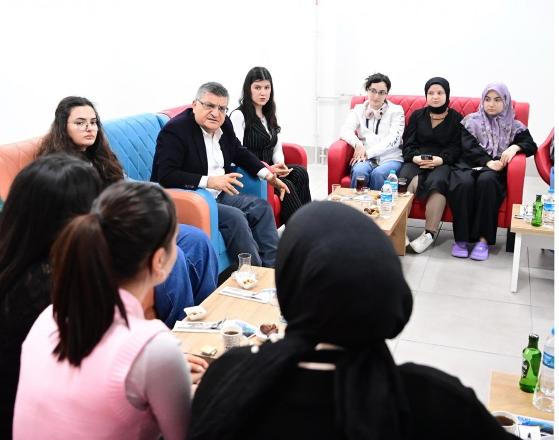 Vali Özarslan, üniversite öğrencilerinin taleplerini dinledi;