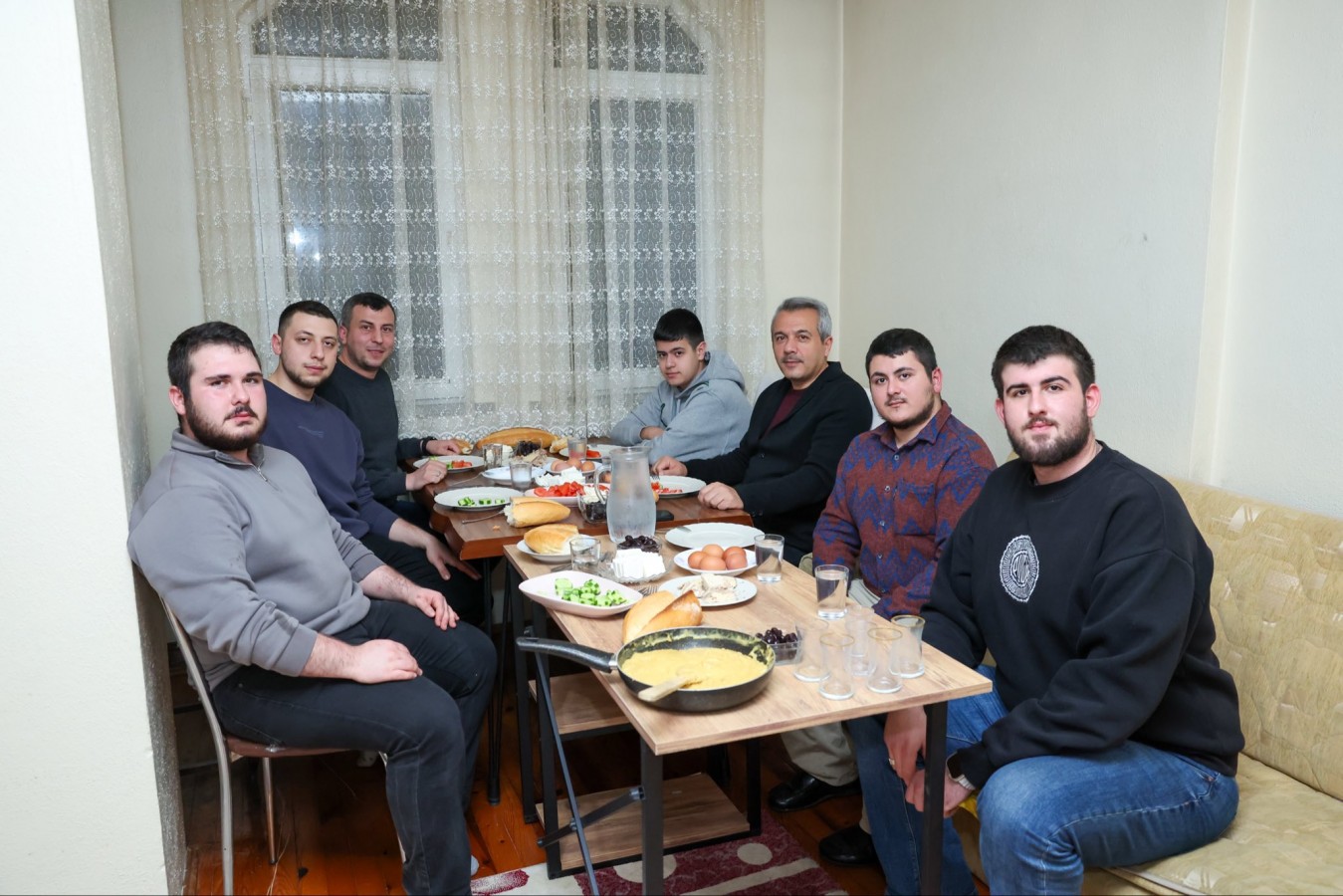 Vali Baydaş, öğrencilerinin sahur sofrasına konuk oldu