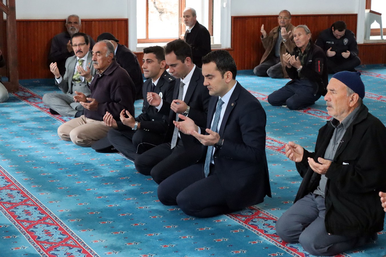 Şehit polisler için dua;