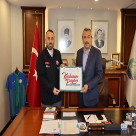 Vali Baydaş, kurbanını Diyanet’e bağışladı